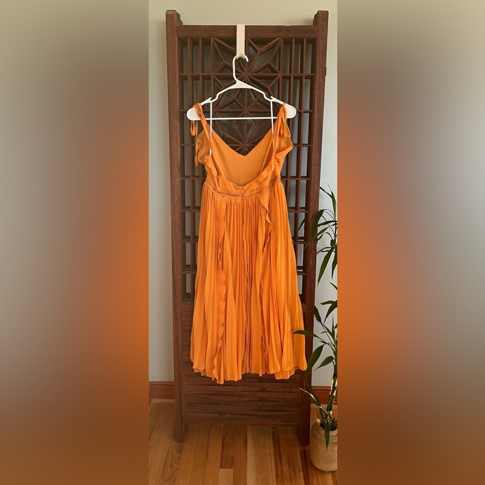Women’s Lulus Never a Dull Moment tie-strap pleated midi dress, size L - Picture 2 of 6